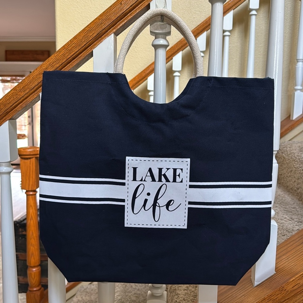 The Royal Standard bag, Nave Blue, big bag, has water proof lining inside